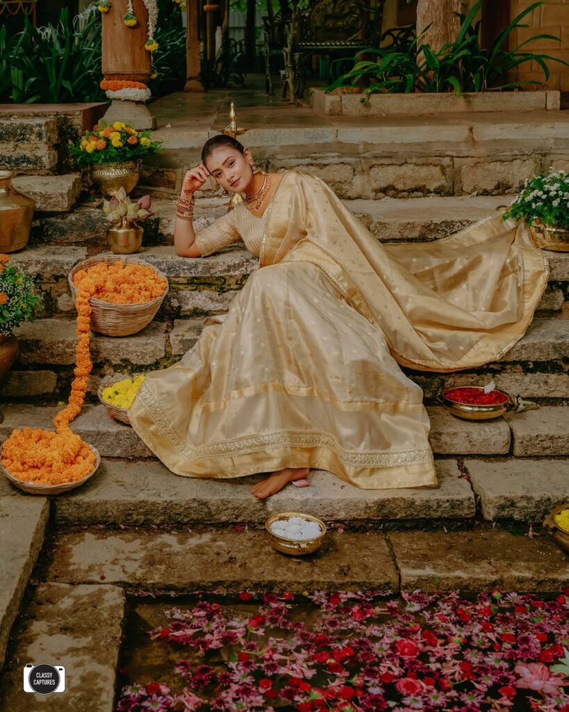 swipe ➡️ 🤍🦢🪷photography @classycaptures officialdesigner @maayarangdesignstudiomakeup and (4)